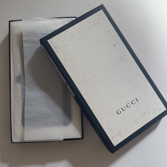 (CFL) Authentic Gucci iPhone 8 / iPhone SE 2nd Gen Phone case, New in Box - Picture 8 of 8